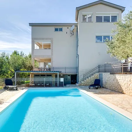 Relax-4 By Interhome ماسلينتسا