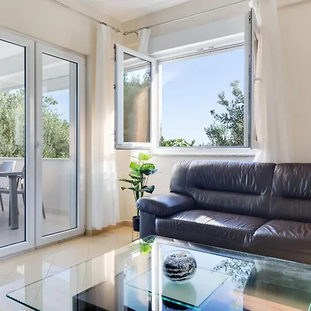 Apartment Relax-4 By Interhome Maslenica